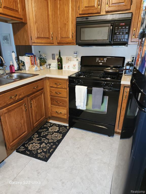 2340 Pineview Court, Flushing, MI 48433 — Photo 13