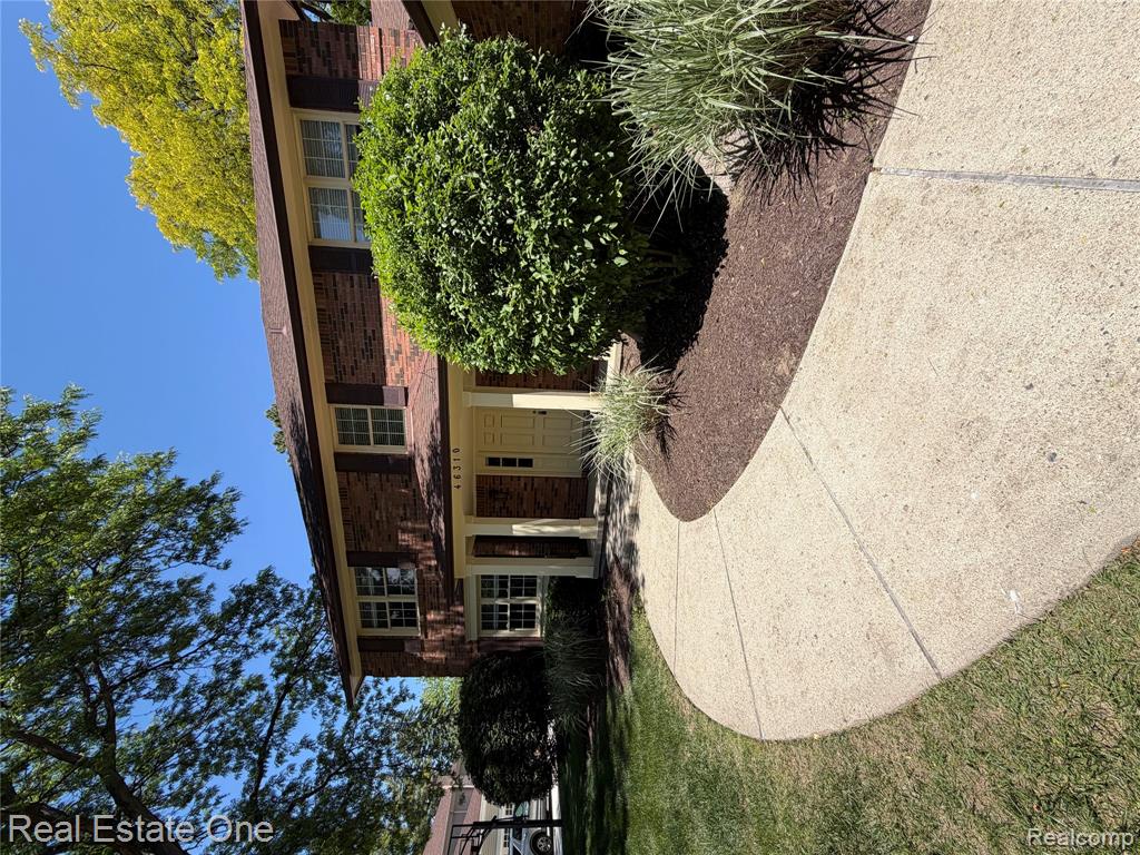 46310 Lafonde Court, Plymouth, MI 48170 — Photo 2