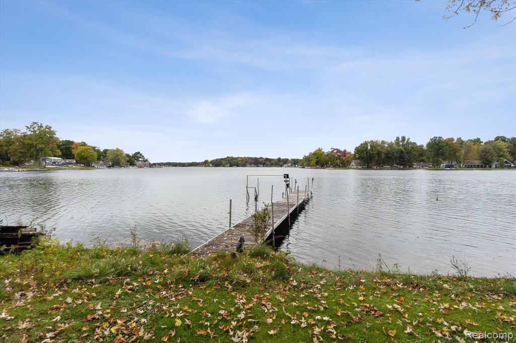 5630 Glen Echo Drive, Howell, MI 48843 — Photo 6