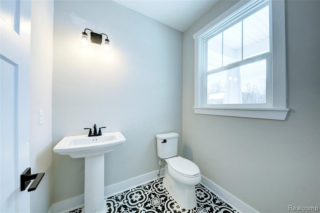 676 ROUND ROCK DR, Howell, MI 48843 — Photo 6