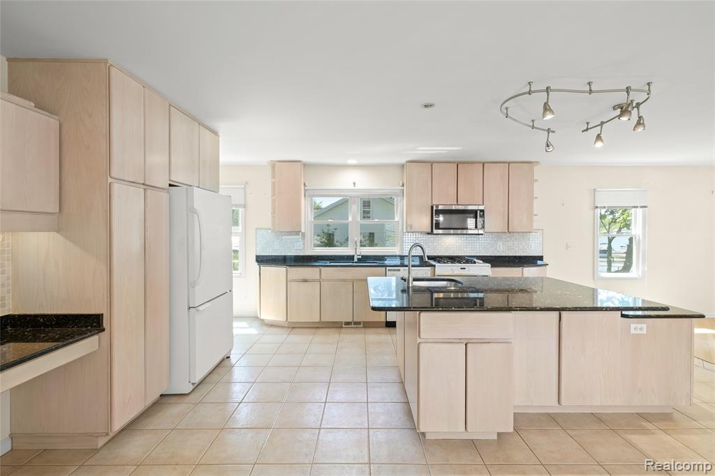 4333 Hunters Drive, Highland, MI 48356 — Photo 24