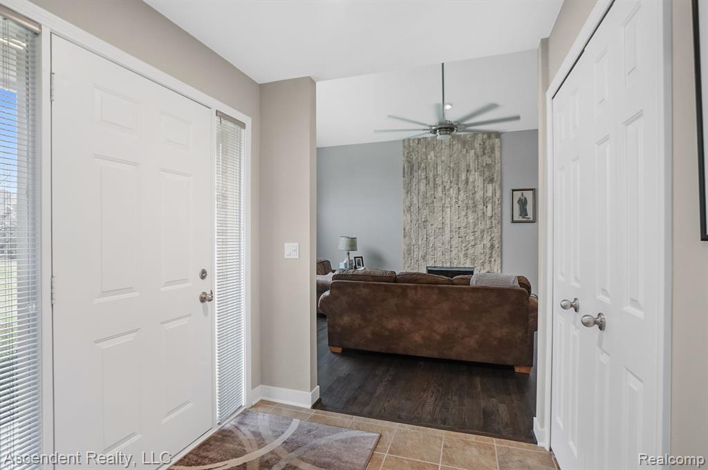 4571 REFLECTIONS Drive, Sterling Heights, MI 48314 — Photo 3