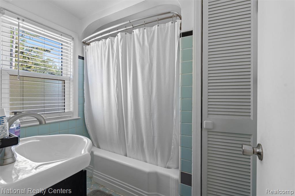 10834 Talbot Avenue, Huntington Woods, MI — Photo 17