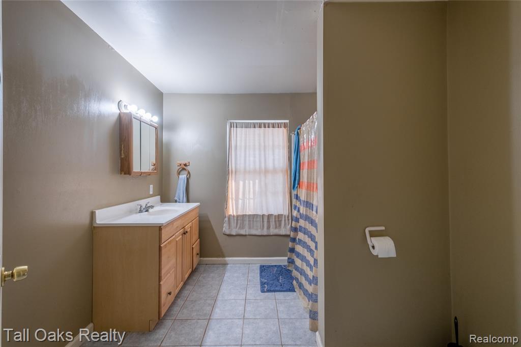 6054 E Pierson Road, Flint, MI 48506 — Photo 31