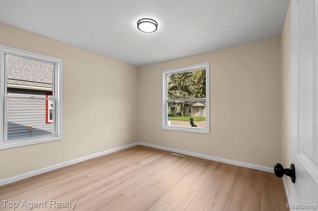 8672 HUDSON Avenue, Warren, MI 48089 — Photo 14
