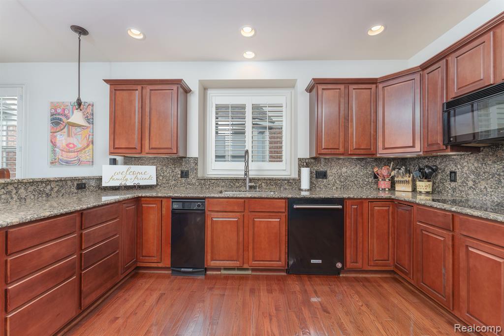 10769 CLIFFVIEW Drive, South Lyon, MI 48178 — Photo 18
