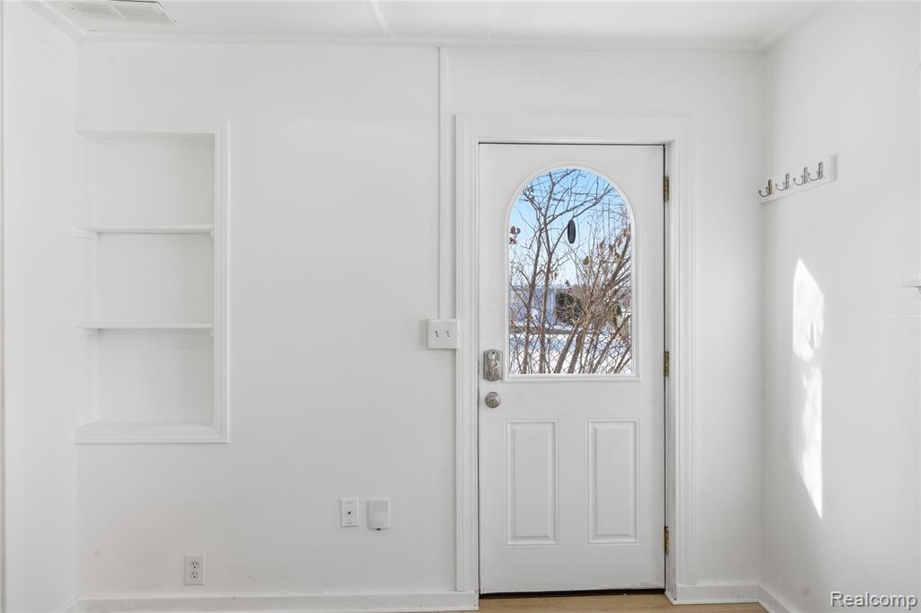 707 Buena, Lake Orion, MI, 48362