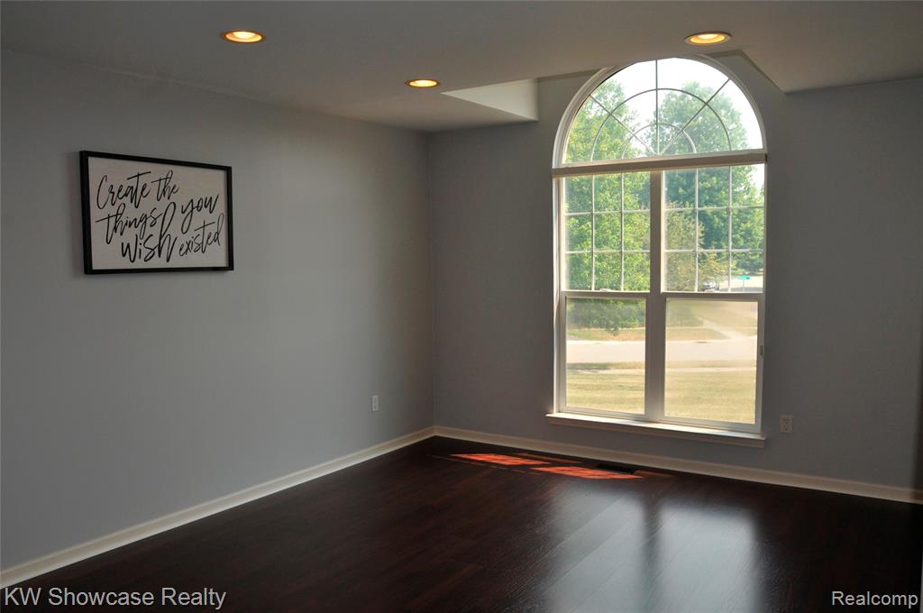 5444 BUELL Drive, Commerce Twp, MI 48382 — Photo 11