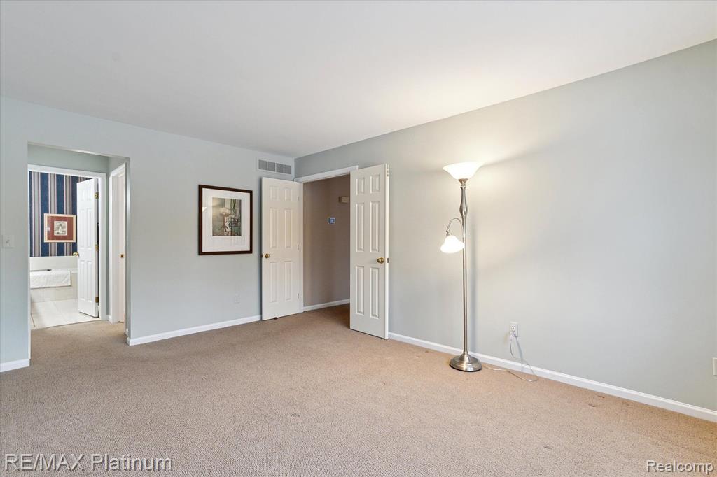 4823 FAIRWAYS Drive, Brighton, MI 48116 — Photo 21