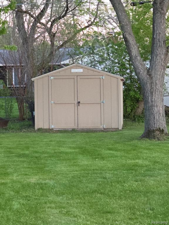 6103 Trenton Drive, Flint, MI 48532 — Photo 11