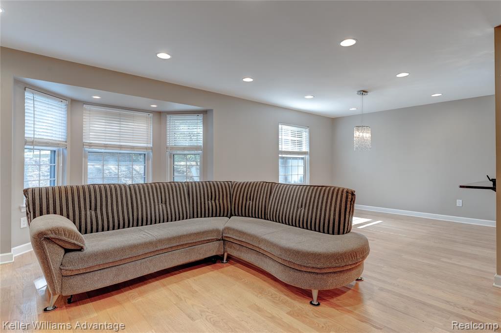 37132 Brentwood Circle, Farmington Hills, MI 48331 — Photo 8