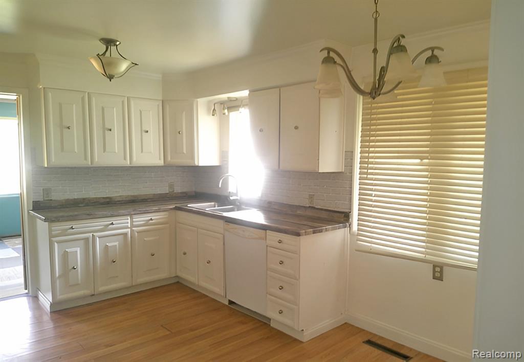 433 Crestview Street, Flushing, MI 48433 — Photo 14