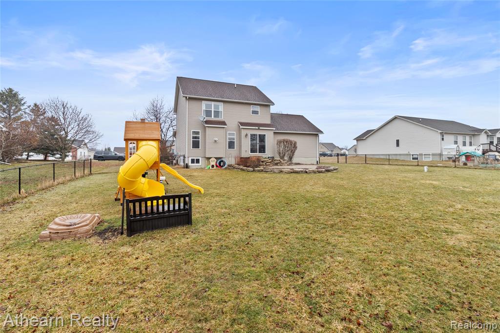4335 Pondview Drive, Swartz Creek, MI 48473 — Photo 4