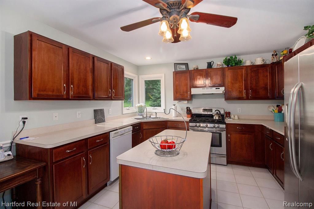 929 Winding Way, Milford, MI 48381 — Photo 16