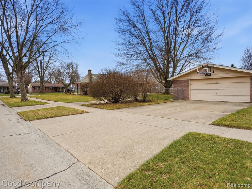8717 Cologne Drive, Sterling Heights, MI 48314 — Photo 25
