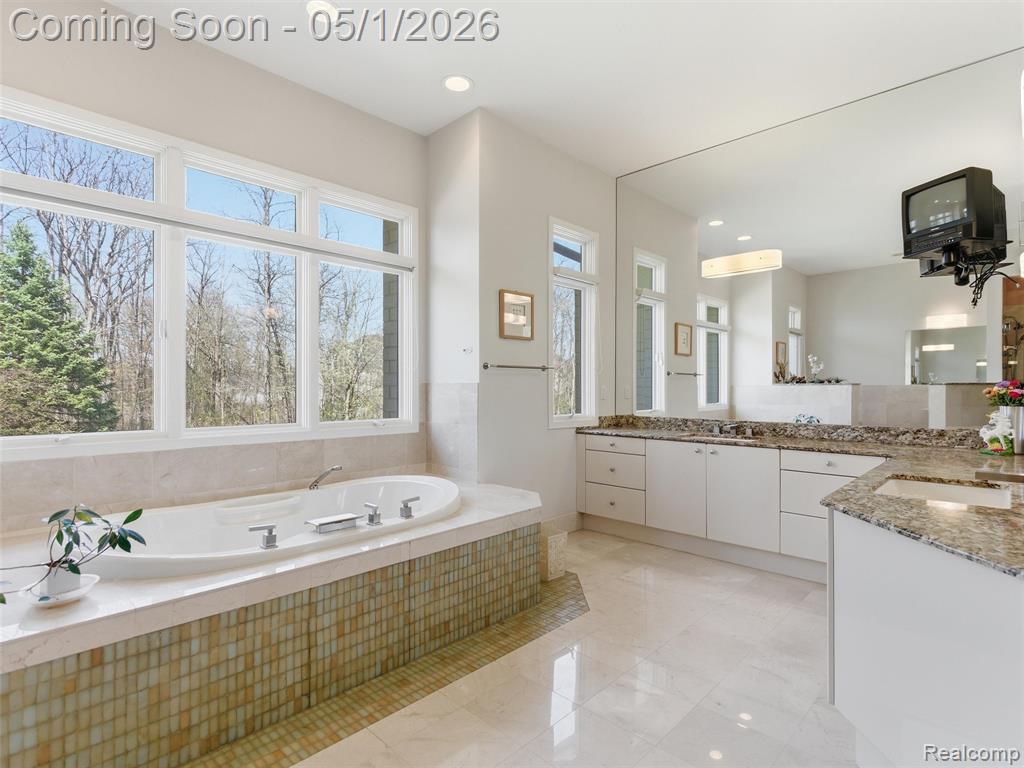 8390 Warwick Groves Court, Grand Blanc, MI 48439 — Photo 40
