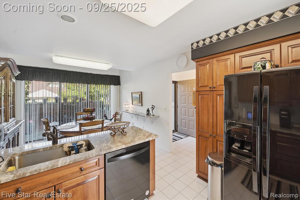 5611 Hillcrest Circle W, 50, West Bloomfield, MI — Photo 9