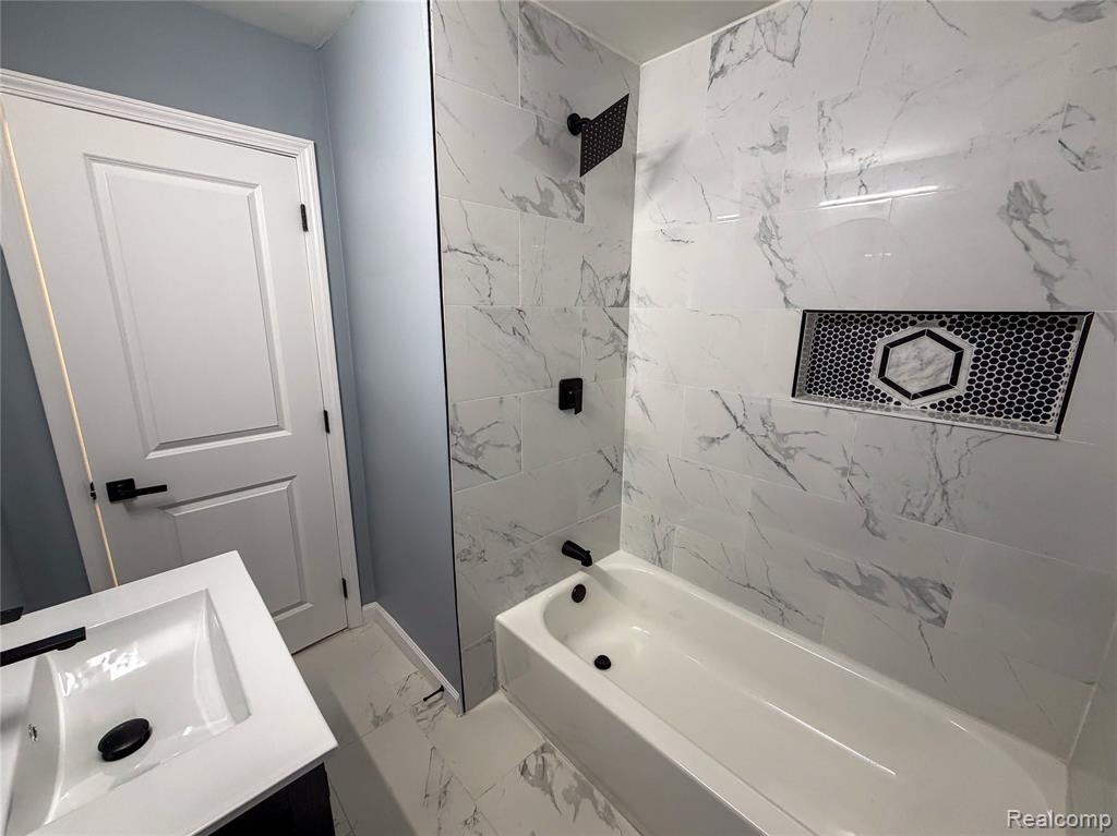 19009 Ashton Avenue, Detroit, MI 48219 — Photo 10