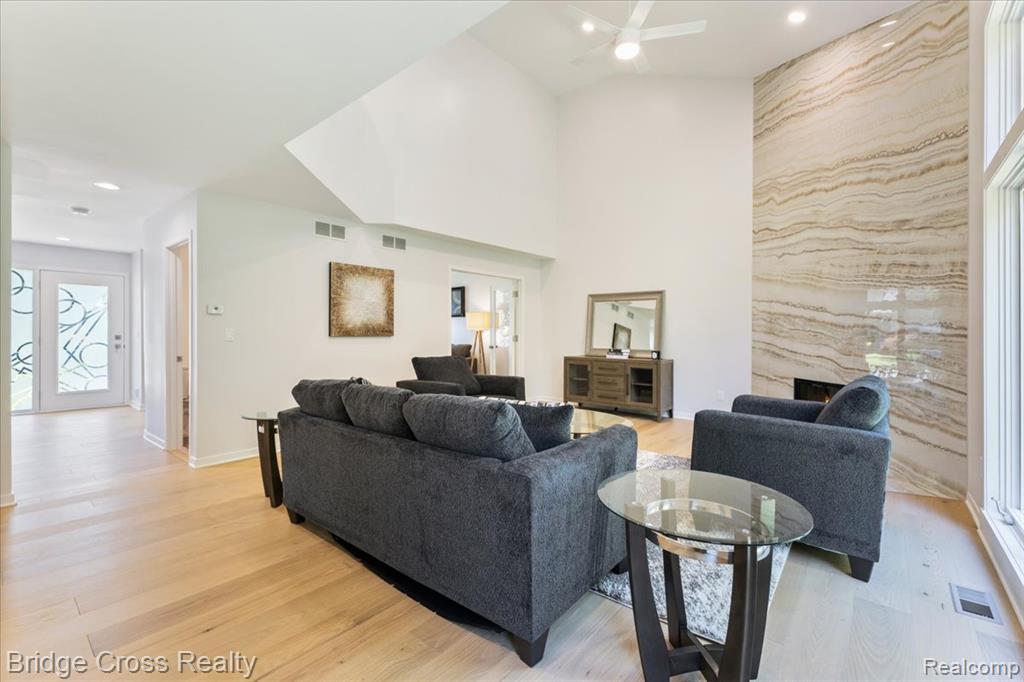 6258 Lindsay Court, West Bloomfield, MI 48324 — Photo 14