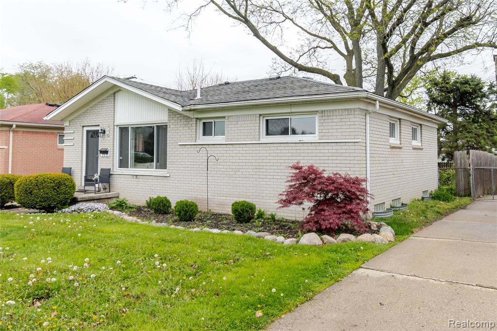 534 Henry Ruff Road, Garden City, MI — Photo 26