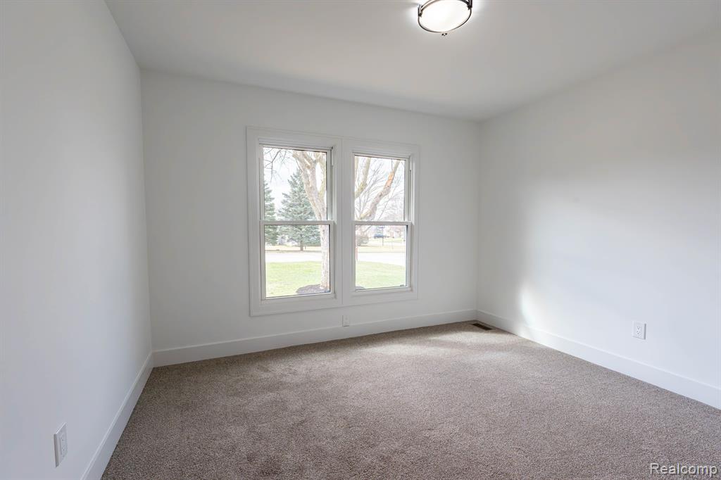 822 DAHLIA Lane, Rochester Hills, MI 48307 — Photo 32