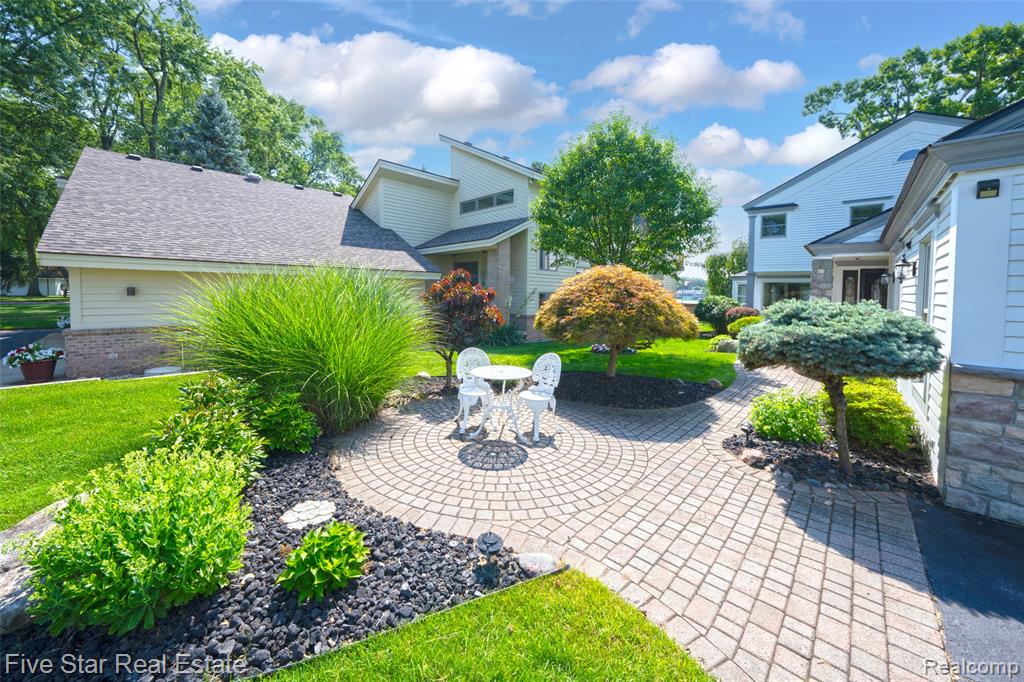 8931 Edgewood Park Drive, Commerce Twp, MI 48382 — Photo 3