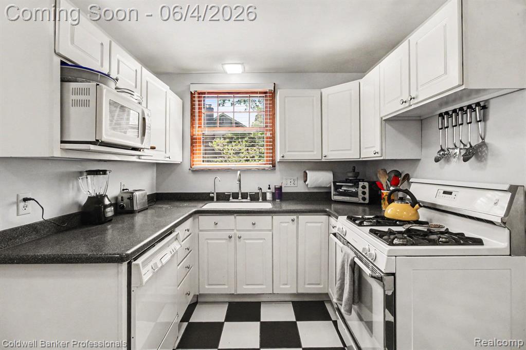 42 Wellesley Drive, Pleasant Ridge, MI — Photo 9