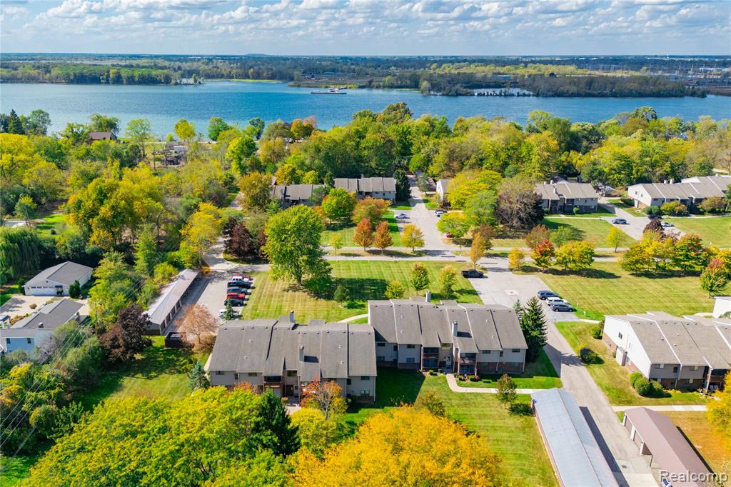 10241 Nancys Boulevard, 56, Grosse Ile, MI 48138 — Photo 2