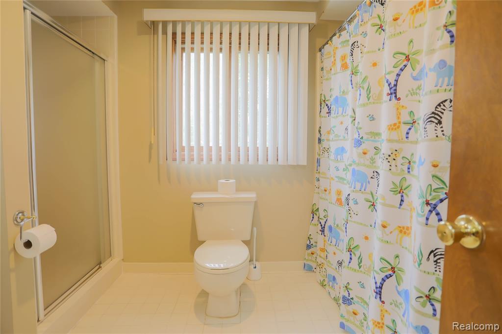 810 Box Canyon Court, Rochester Hills, MI 48309 — Photo 31