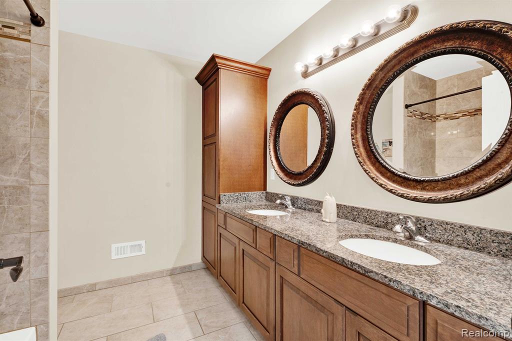 50093 Oakbrooke Drive, New Baltimore, MI 48047 — Photo 41
