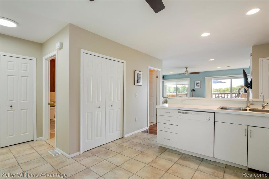 8518 CASCADE Street, Commerce Twp, MI 48382 — Photo 5