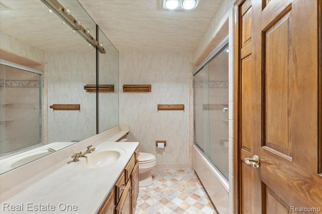 1649 BRENTWOOD Drive, 140, Troy, MI 48098 — Photo 7