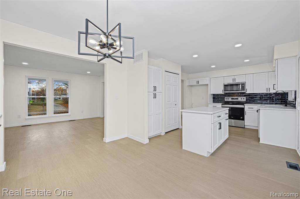 5426 N Piccadilly, West Bloomfield, MI — Photo 18