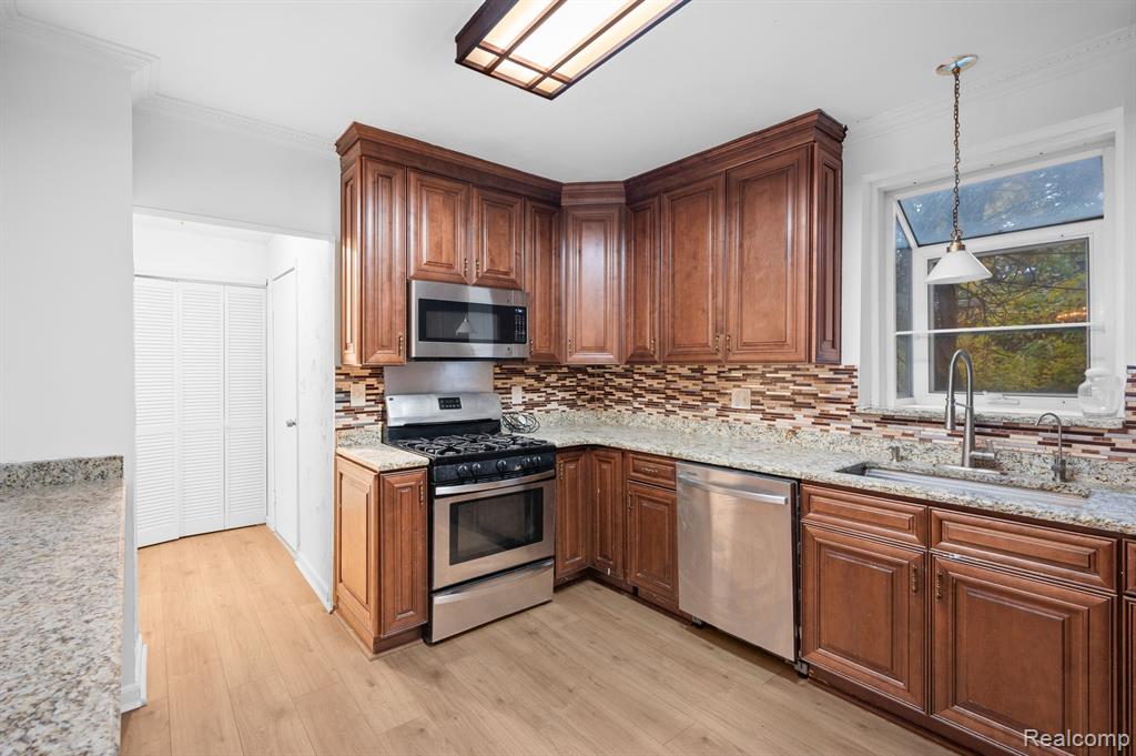 6551 Mayburn Street, Dearborn Heights, MI 48127 — Photo 17