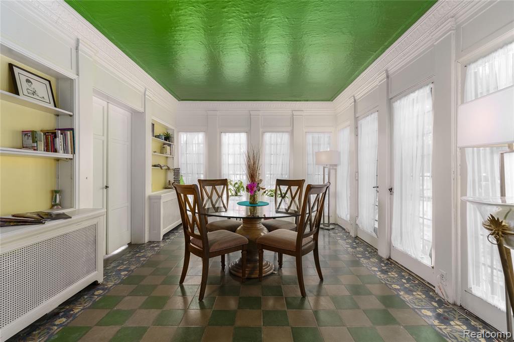 1735 LINCOLNSHIRE Drive, Detroit, MI, 48203