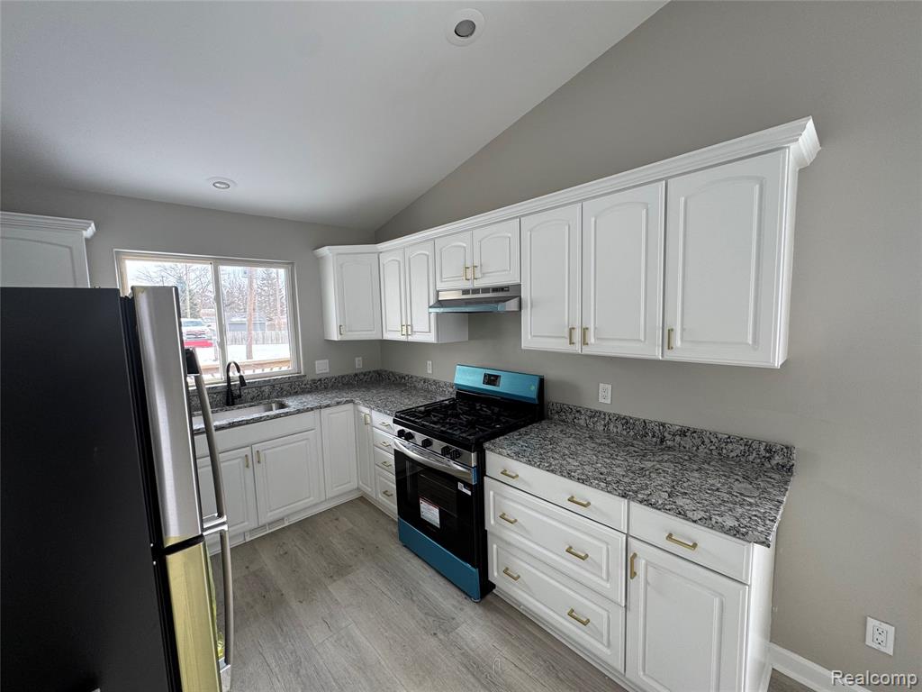 976 Ledyard Street, Waterford, MI 48328 — Photo 7