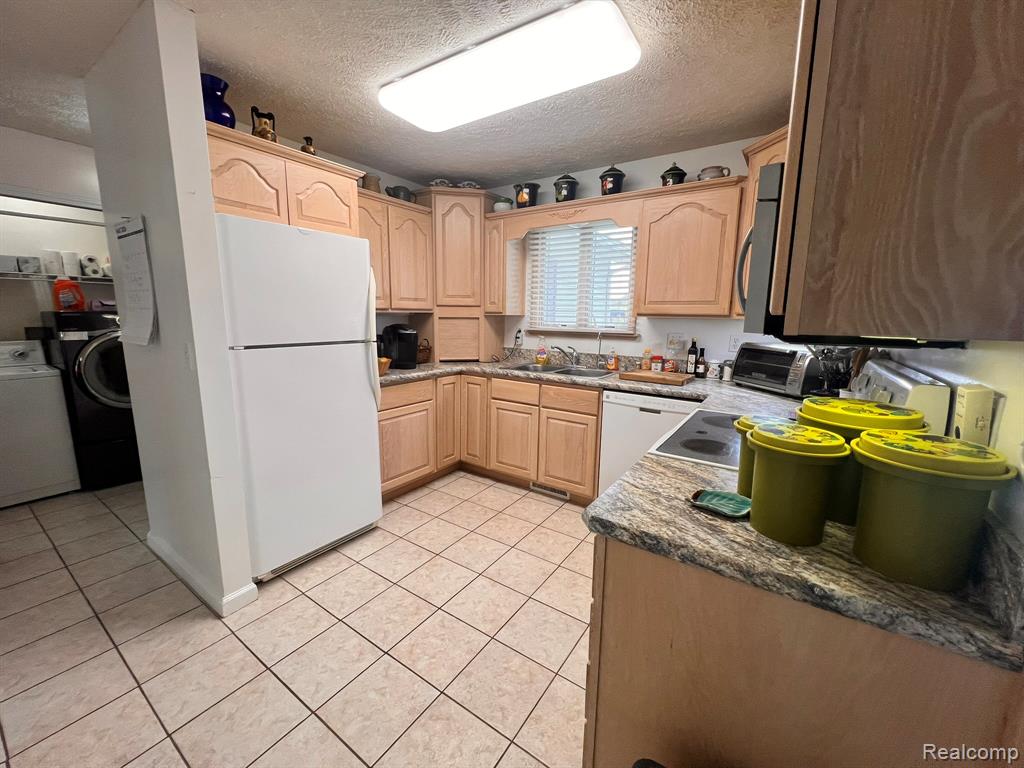 320 Roller Way, Mayville Vlg, MI 48744 — Photo 10