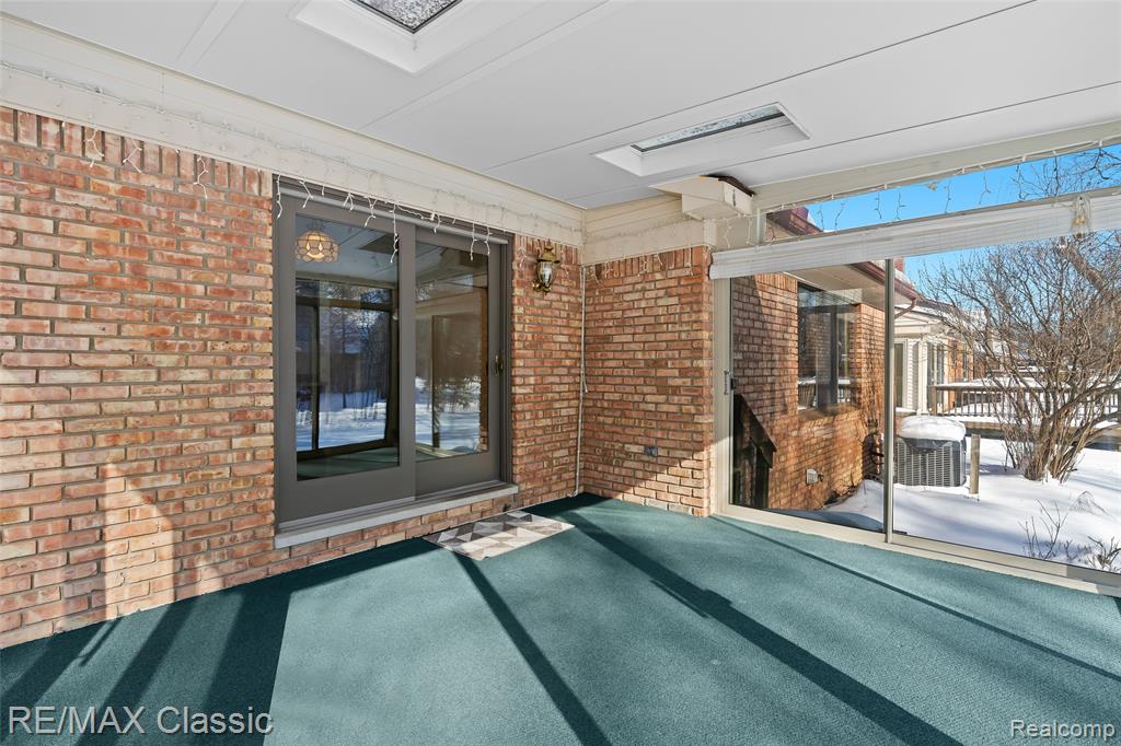 6313 Kiev Street, West Bloomfield, MI 48324 — Photo 24