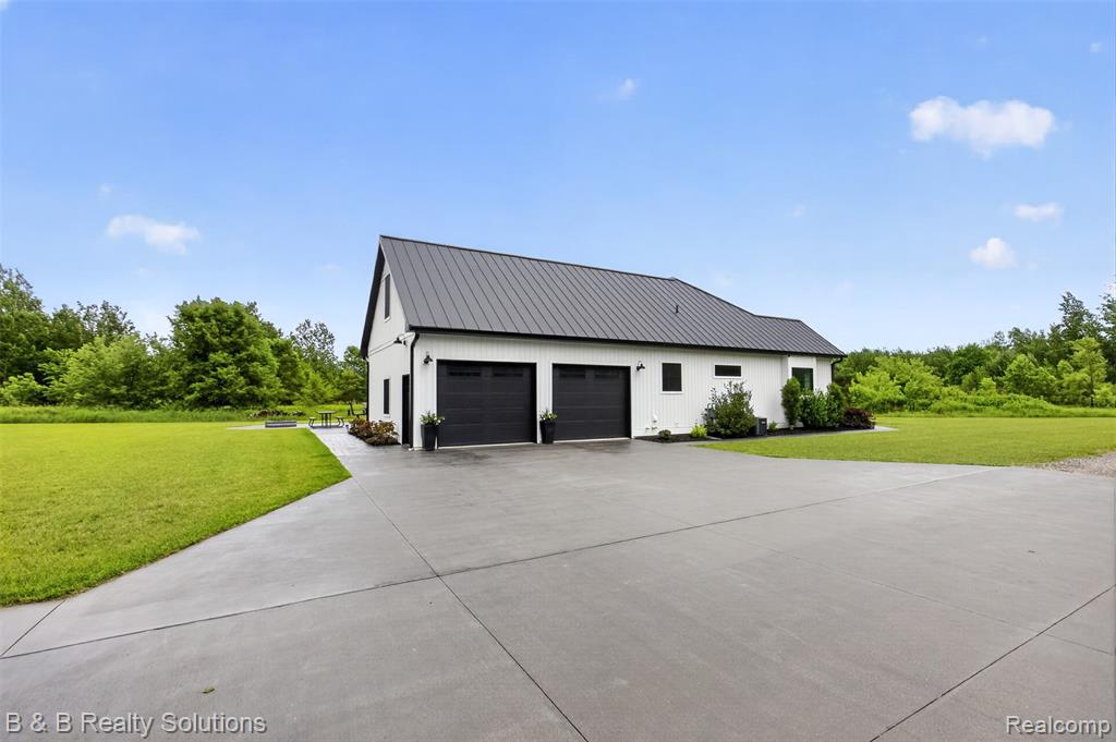 6204 Fish Lake Road, North Branch, MI 48461 — Photo 58