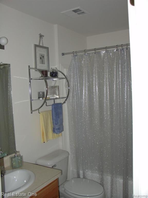 700 AMBERLY DR UNIT B, Waterford, MI 48328 — Photo 10