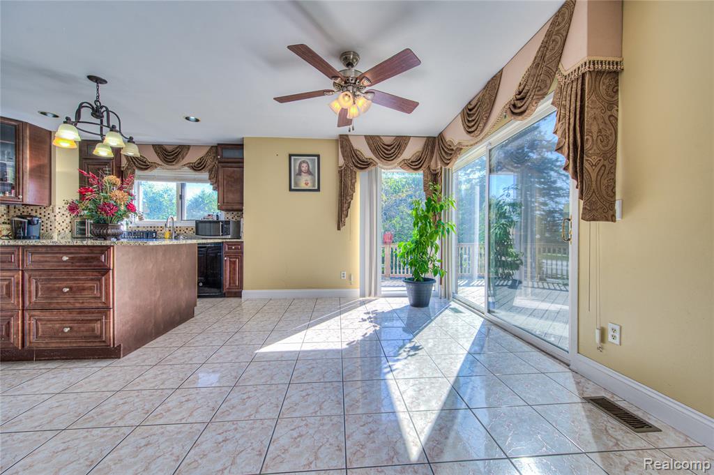 6460 Charles Drive, West Bloomfield, MI — Photo 15
