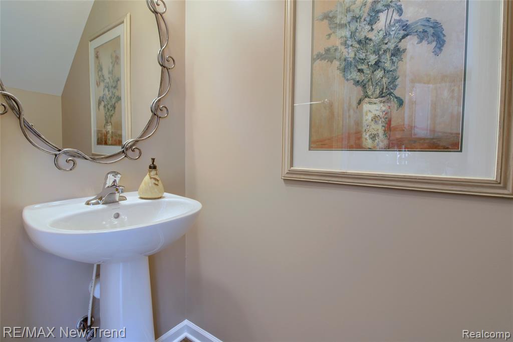 44509 Ellery Lane, Novi, MI 48377 — Photo 16