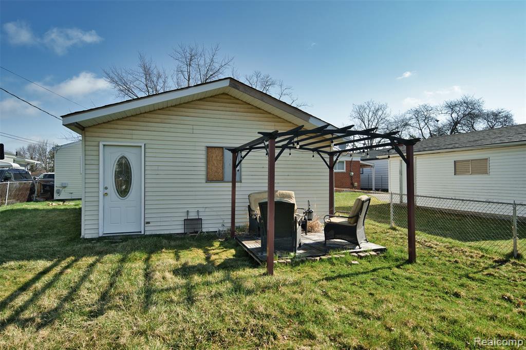 23008 Allor Street, Saint Clair Shores, MI 48082 — Photo 9