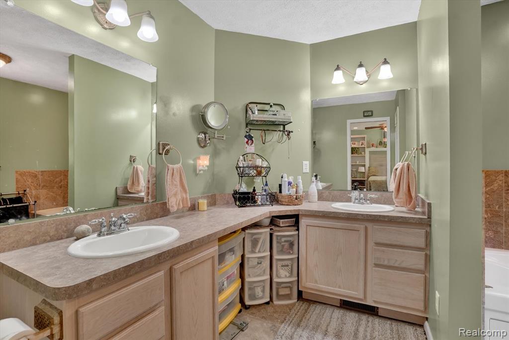 9565 Crofoot Road, Fowlerville, MI 48836 — Photo 24