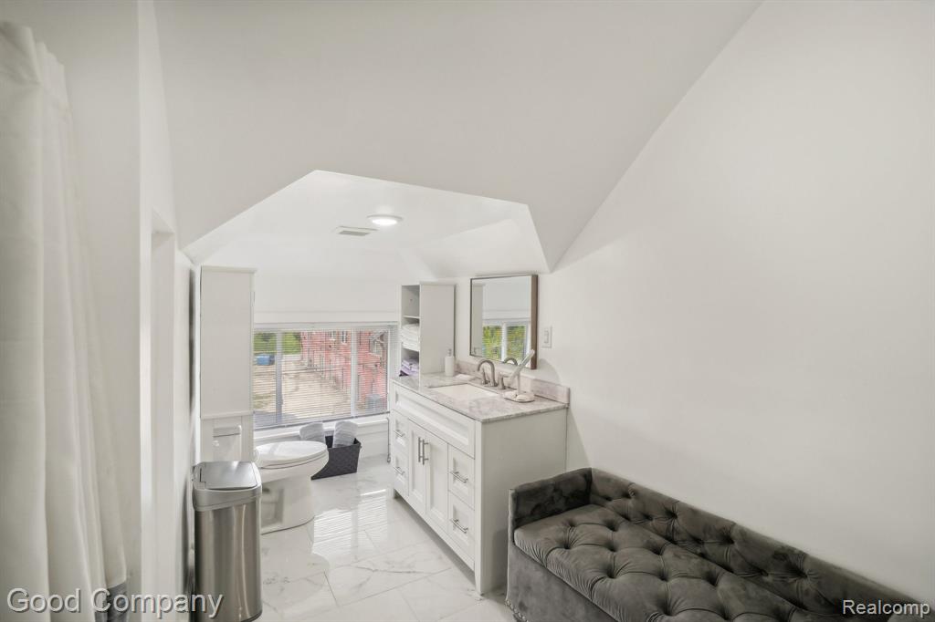 1645 CADILLAC Boulevard, Detroit, MI 48214 — Photo 35