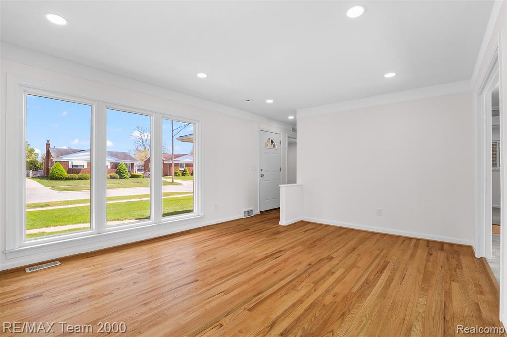 6135 Ardmore Street, Dearborn Heights, MI 48127 — Photo 10