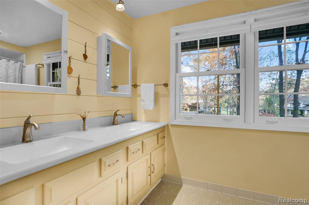 5180 Glenway Drive, Brighton, MI 48116 — Photo 24