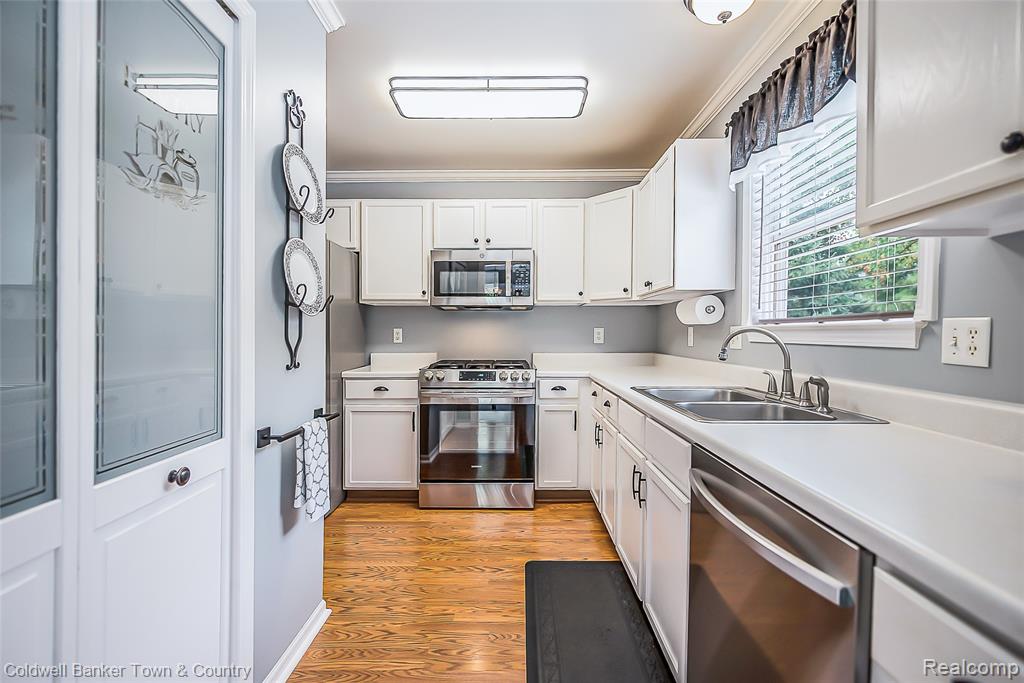 9344 Huron Park Drive, Brighton, MI 48116 — Photo 11