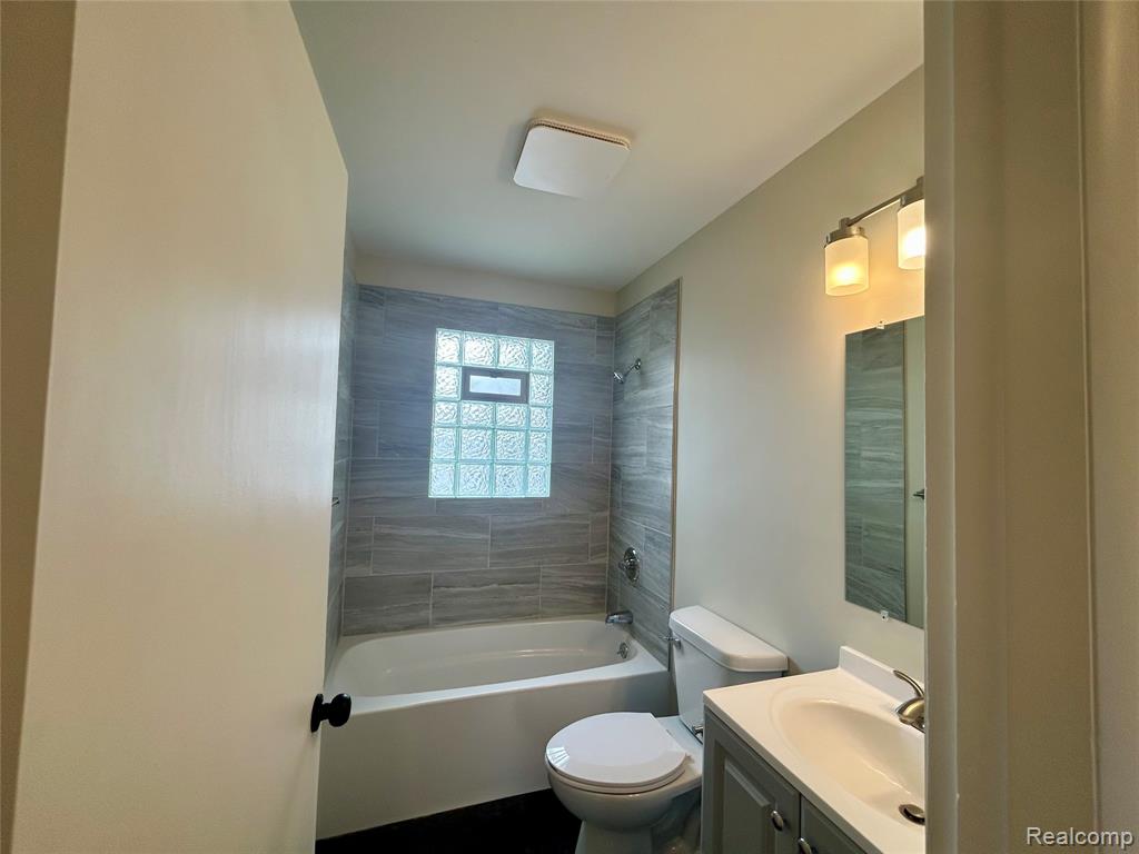 86 E Columbia Avenue, Pontiac, MI 48340 — Photo 4