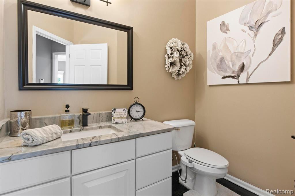 8978 WOODLORE SOUTH Drive, Plymouth, MI 48170 — Photo 28